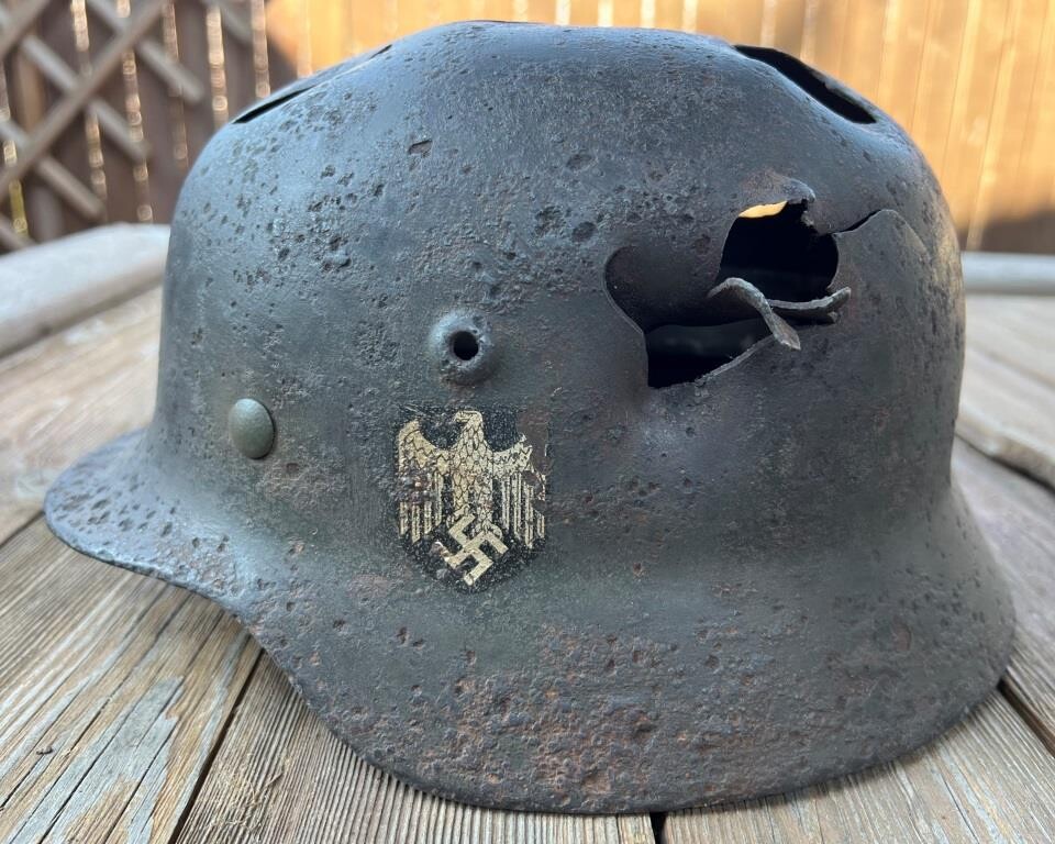 Wehrmacht helmet M40 / from Demyansk