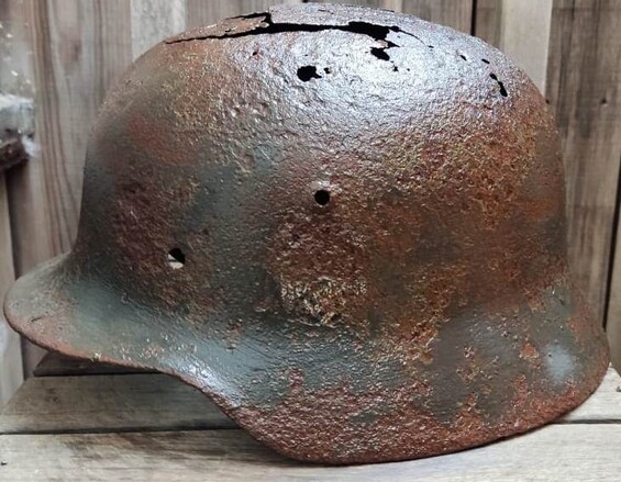 Wehrmacht helmet M35 / from Stalingrad