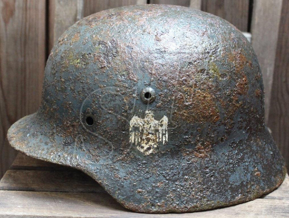 Wehrmacht helmet M35 / from Novgorod