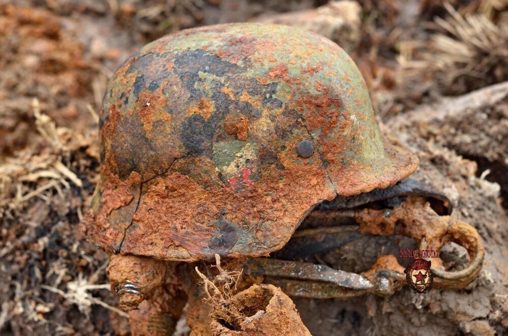 German helmet M35 / from Leningrad