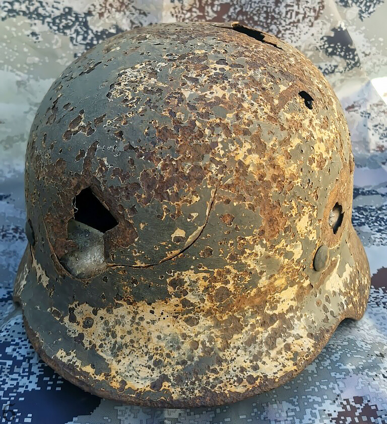 Winter camo German helmet M35 / from Stalingrad