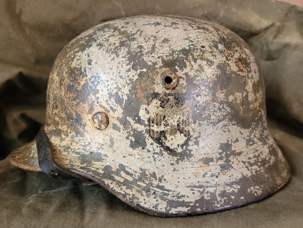 Wehrmacht winter camo helmet M40 / from Rzhev