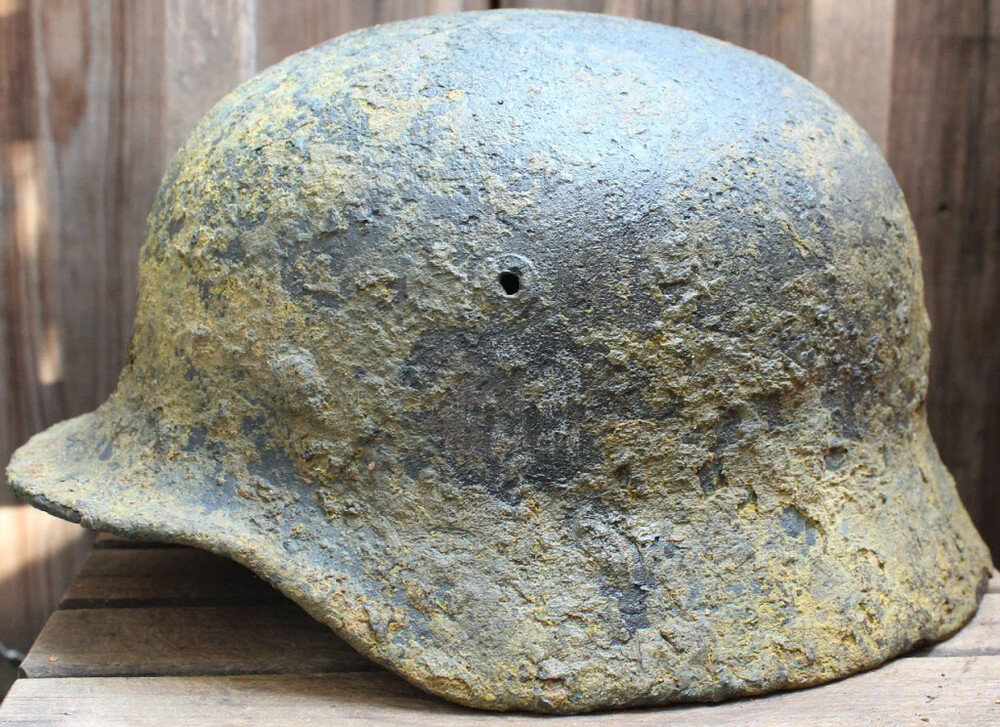 Wehrmacht helmet M40 / from Novgorod