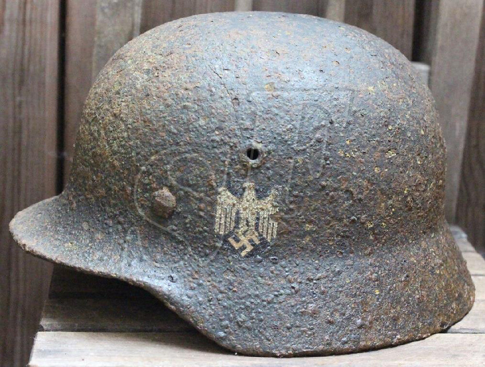 Wehrmacht helmet M40 / from Novgorod