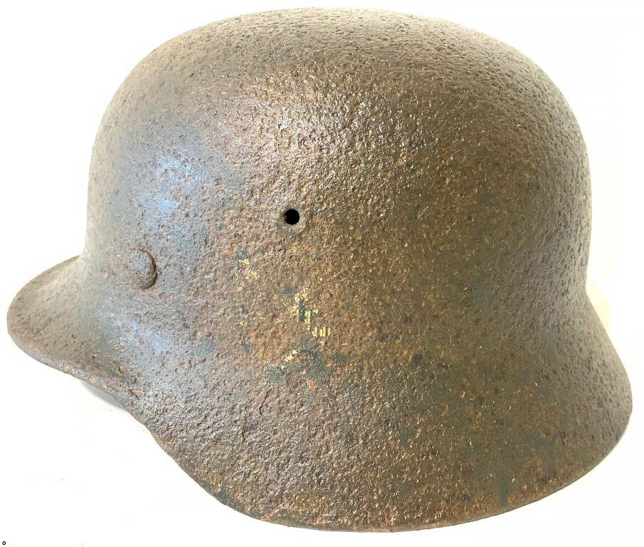 Wehrmacht helmet M40 / from Stalingrad