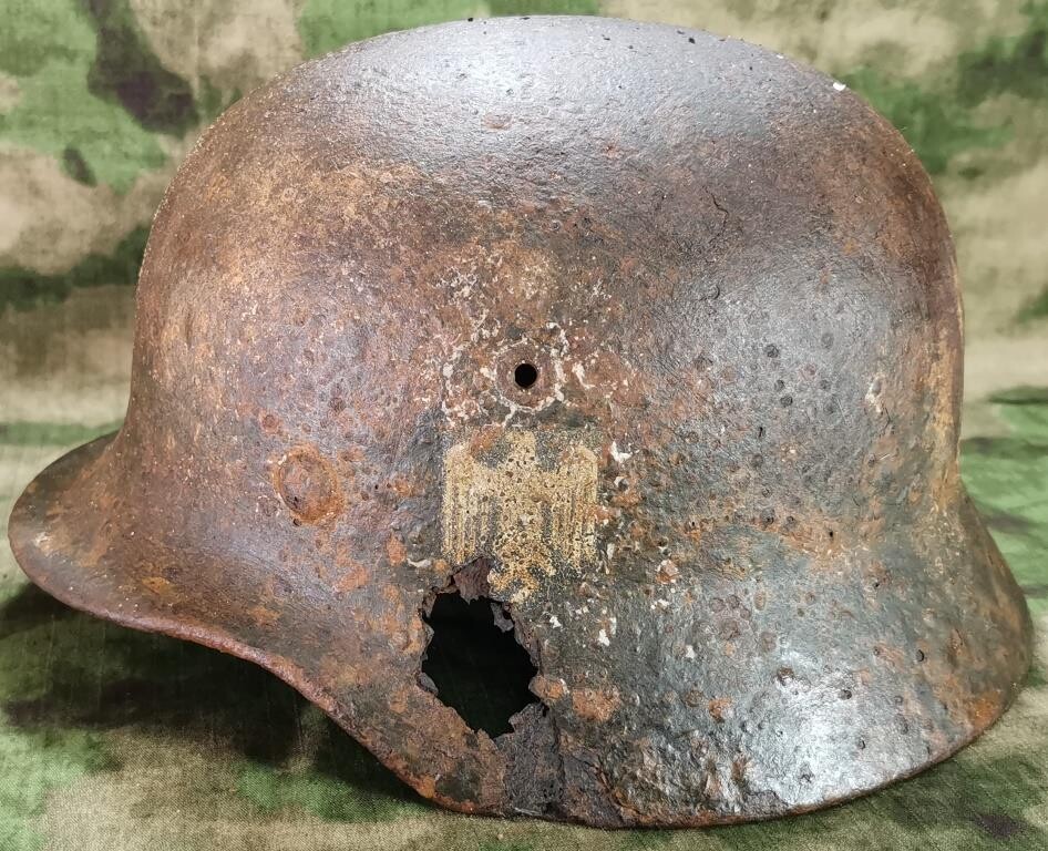 Wehrmacht helmet M40 / from Stalingrad
