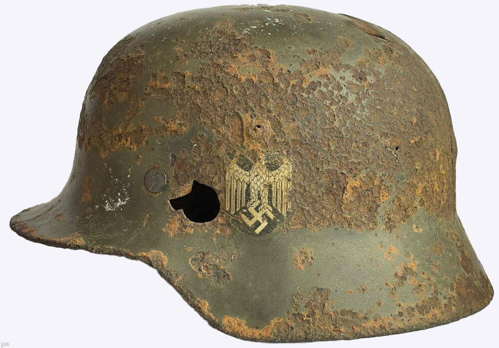Wehrmacht helmet M35 DD / from Stalingrad