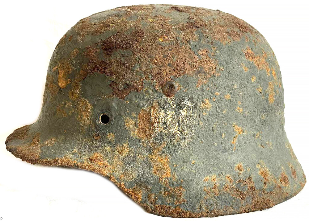 Wehrmacht helmet M35 / from Stalingrad