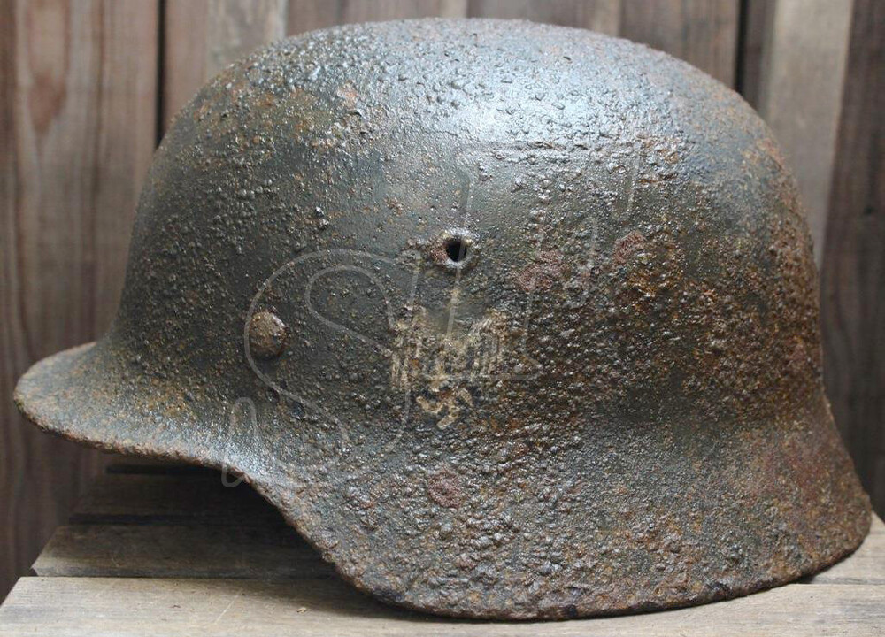 Wehrmacht helmet M40 / from Orel