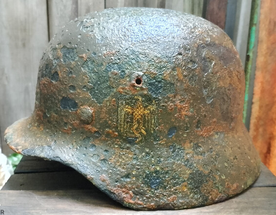 Wehrmacht helmet M35 / from Stalingrad